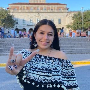 Meet your Posher, Talia